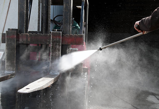 Best Building Exterior Washing  in Hutchinson, KS